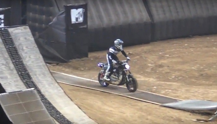 Backflip Harleyem-Davidsonem? Tak, to mo�liwe! [VIDEO]