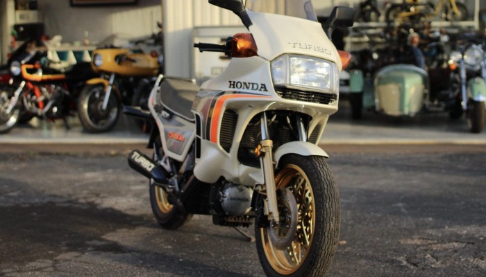 Honda CX500 Turbo. Ikona lat 80. i pierwszy masowy motocykl z turbin