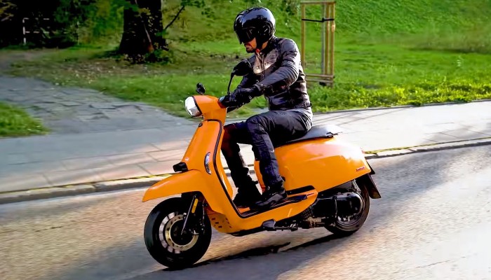 Lambretta V125 Special - stylowy skuter do miasta [VIDEO]