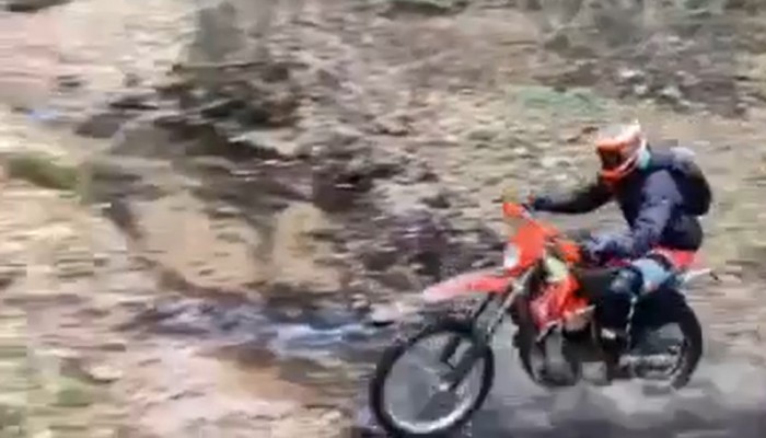 Nagra� motocyklist�w w lesie. Nie mo�e ich ukara�. Le�nik szuka kontaktu przez media spo�eczno�ciowe