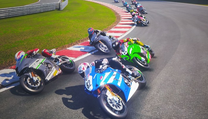 Polska Liga Superbike eSport na p�metku - emocjonuj�ce starcia na kapry�nym Oulton Park