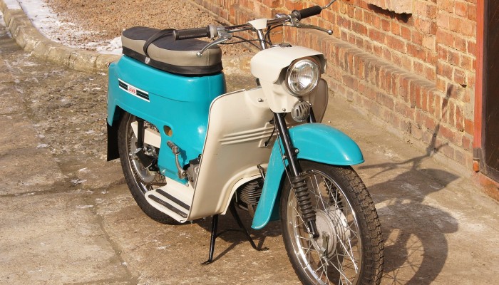 Motorower Jawa 50 Mustang w Polsce. Historia, ceny, dane techniczne, jak odblokowa?