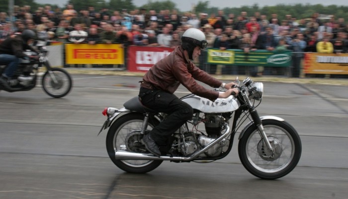 Historia motocykli customowych.  Cafe racer i scrambler - jak powstay i skd si wywodz?