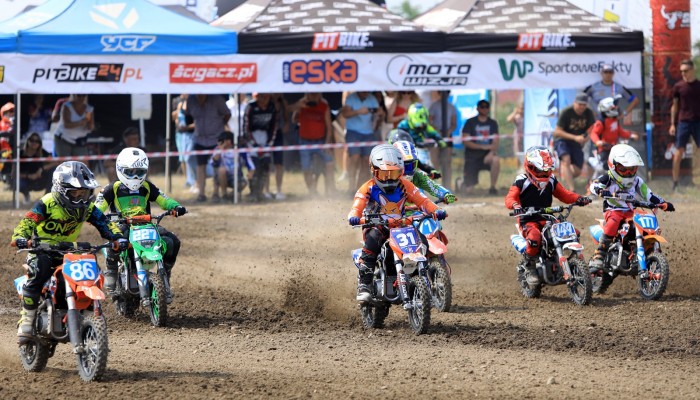 Setka zawodnik�w �ciga�a si� na pit bike'ach w Wierzchucinie Kr�lewskim