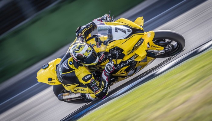 Pracowity debiut Polak�w w IDM Superbike