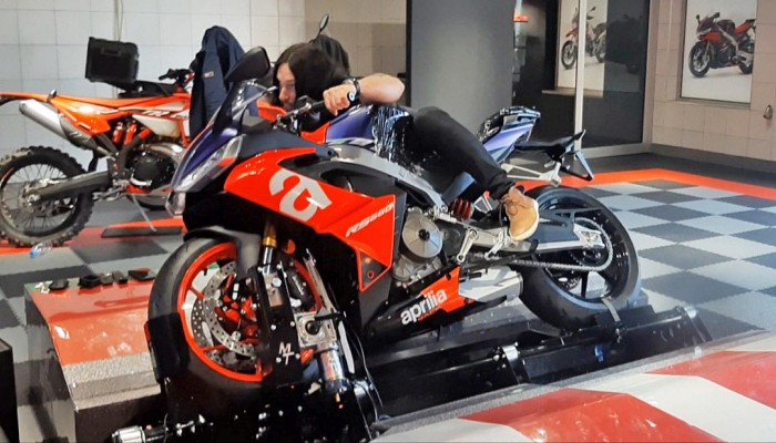 Symulator MotoGP w Moto Gusto Chorzów. Jak to działa?