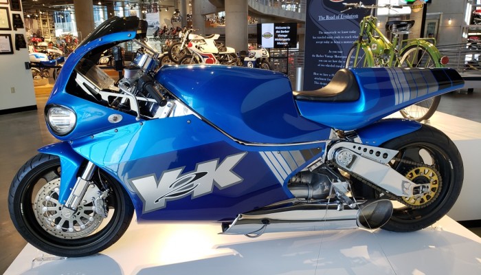 MTT Y2K Superbike. 420 KM i 400 km/h. Motocykl z silnikiem turbinowym do jazdy po ulicy