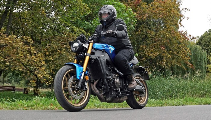 Yamaha XSR900 test motocykla. Technologiczna perfekcja w stylu retro