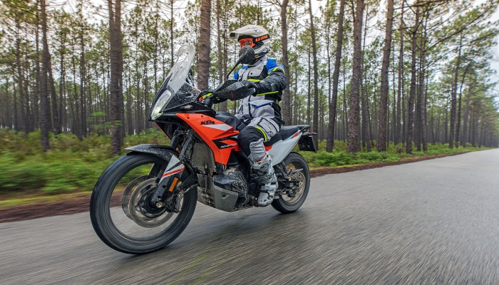 KTM 890 Adventure 2023. Test motocykla, opinia, czy warto wymieni� poprzedni model?