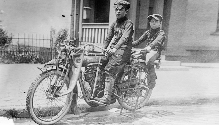 Abernathy Kids. Ponad sto lat temu dwaj chłopcy przejechali na motocyklu 2600 kilometrów