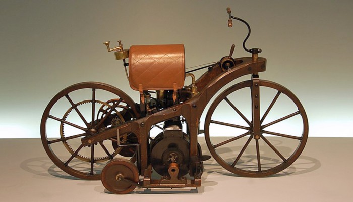 Daimler Reitwagen. Pierwszy motocykl na świecie był drewniany