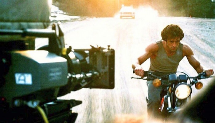 Dźwięk motocykli w filmach. Filmowcy go usuwają i podmieniają. Po co to robią?