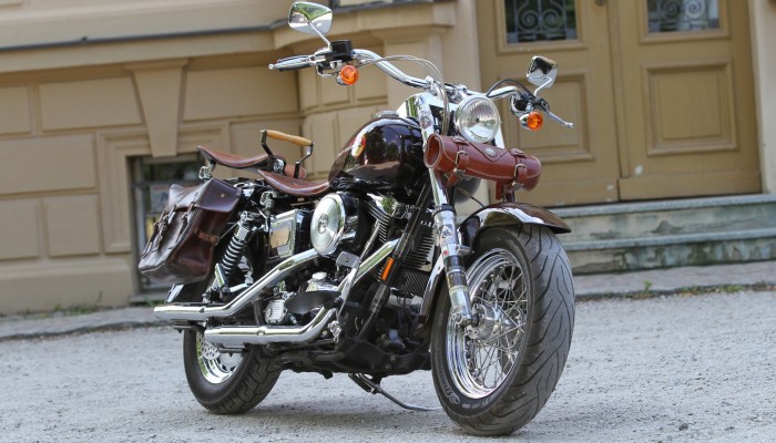 Harley-Davidson Dyna Wide Glide z 1997 roku w stylu Heritage i opinia Janusza