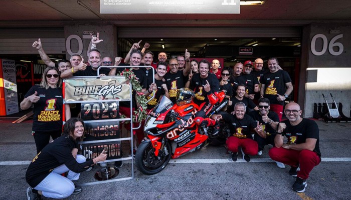 Nicolo Bulega Mistrzem Świata Supersport. Alvaro Bautista zapewnił Ducati tytuł w klasyfikacji konstruktorów
