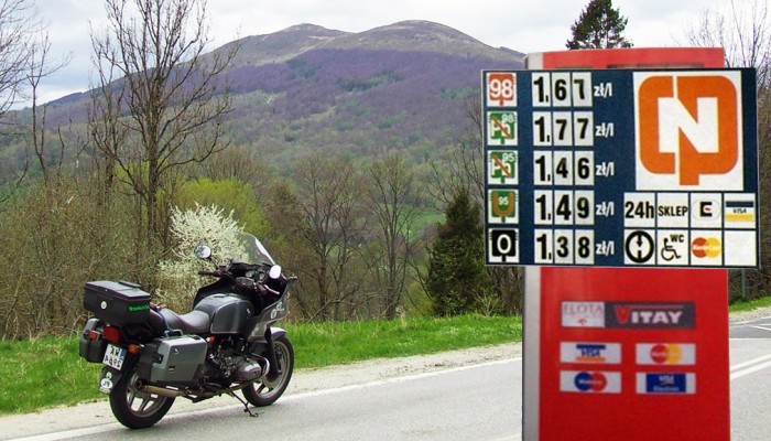 O ile wzrosną ceny paliwa po wyborach? Nawet 2 zł na litrze. Na to wskazuje przykład Węgier