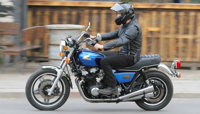 Honda CB 900 Custom. Motocykl z reduktorem i z 10 biegami. Po co?