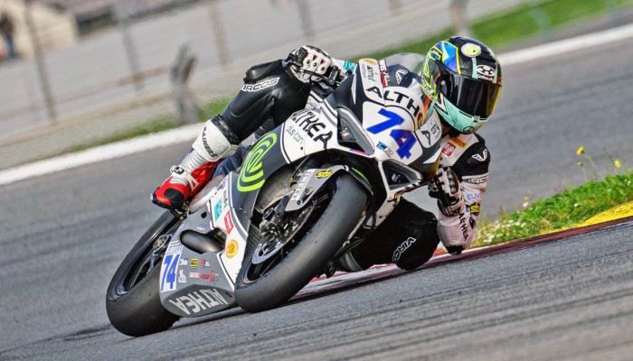 Piotr Biesiekirski testowa nowy motocykl w towarzystwie gwiazd MotoGP i WSBK