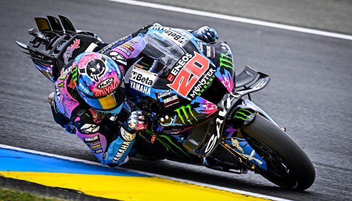 Motocykle MotoGP Yamaha z nowymi elementami aerodynamicznymi. Fabio Quartararo i Alex Rins dostanje ju w Katalonii