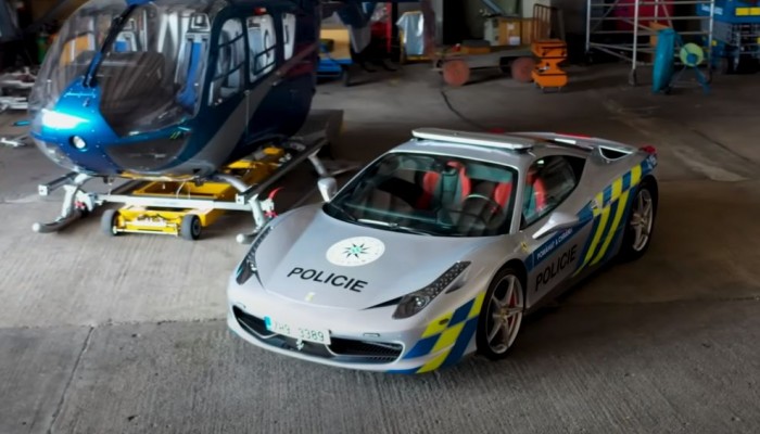 Ferrari 458 Italia. Czeska policja ma na wyposaeniu naprawd szybki samochd. Ju nie uciekniesz 