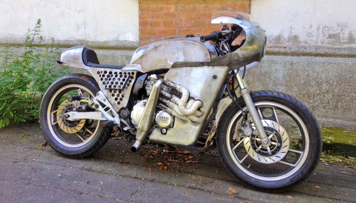 Yamaha XJ600 z 1988 roku. Custom a la Mad Max
