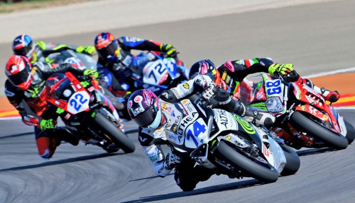 Piotr Biesiekirski punktuje na Motorland Aragon. Du�e post�py Polaka w M� World Supersport
