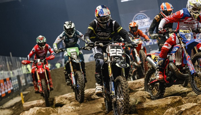Jonny Walker wygrywa Indoor Enduro of Champions w pierwszym wystpie dla Triumph Racing [VIDEO]