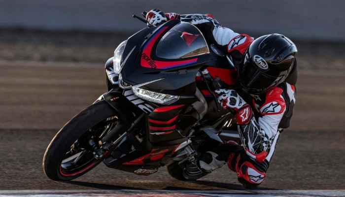 Grupa Piaggio ko�czy rok 2024 pod kresk�. Aprilia RS 457 hitem sprzeda�owym w... Indiach