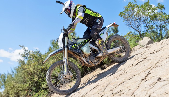 TRIUMPH TF 250-E i TF 450-E. Test i opinia o pierwszych enduro Triumpha