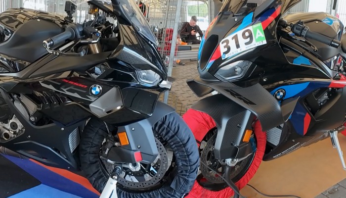 BMW S1000RR kontra M1000RR w specyfikacji 2025. Porwnanie na na Torze Pozna