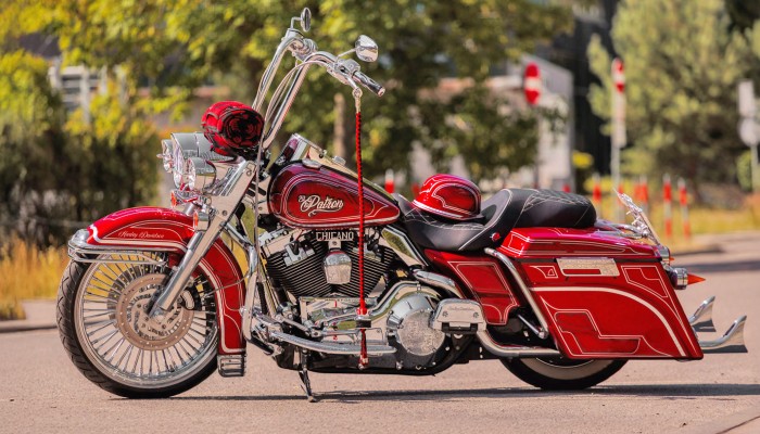 Motocykl w stylu chicano. Gangsterski Harley Dominika