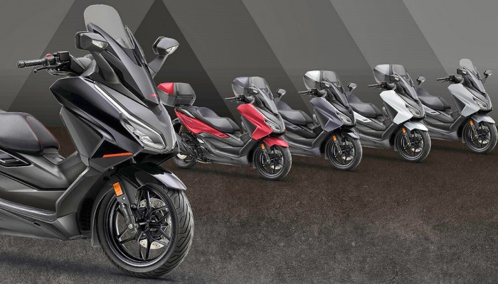 Honda Forza 2026. Duet luksusowych skuter�w o ma�ej i �redniej pojemno�ci. Nowe barwy na rok modelowy 2026