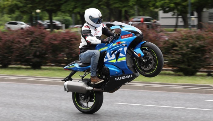 wheelie gsxr z z z