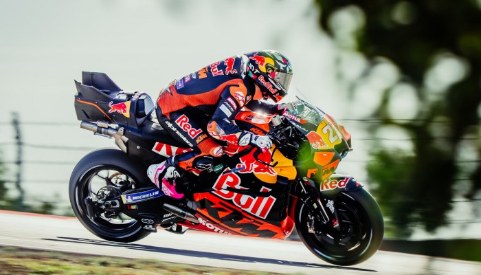 CFMoto chce przej projekt MotoGP od KTM. Odwane plotki po targach EICMA 2025 i zapowiedziach Bajaj