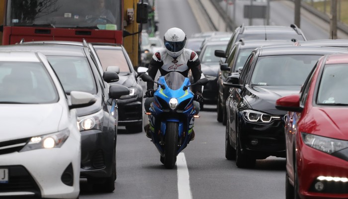 Motocykle jako element polityki zr�wnowa�onego transportu. Ile czasu pozwalaj� zaoszcz�dzi�?