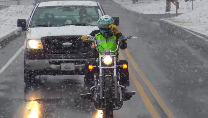 �nieg sypie, my jedziemy, czyli zima konta motocyklista