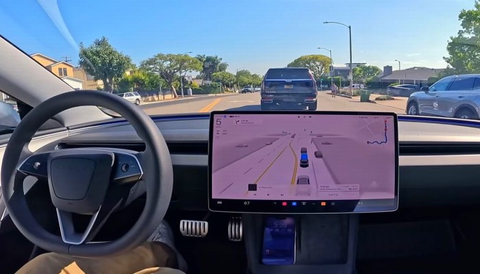 Tesla i autonomiczna jazda kontra motocykle. Tym razem chodzi o Europ�