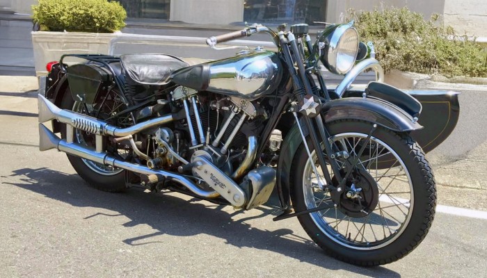 Brough Superior z koszem z