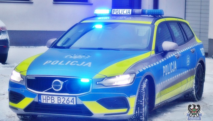 volvo v60 policja 01 z