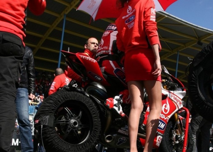 Dziewczyny Ducati World Superbike Assen
