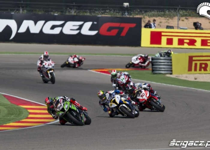 Poczatek wyscigu World Superbike Aragon 2013