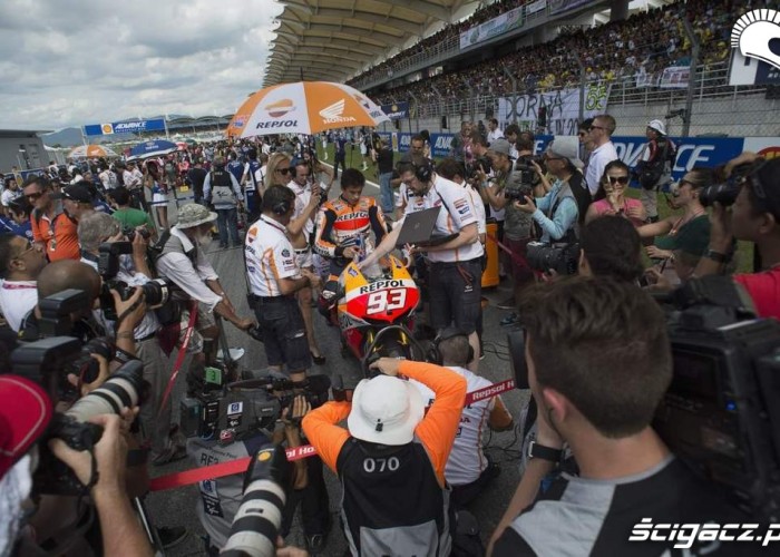 Na polu startowym Moto Grand Prix Malezji 2013