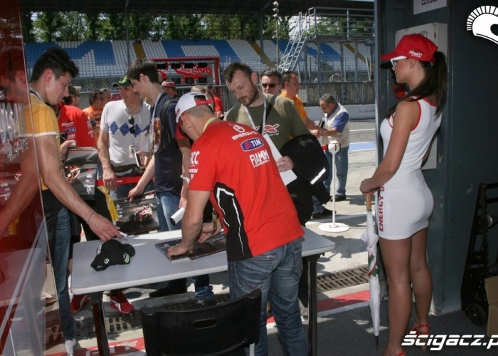 Dziewczyny teamu Ducati WSBK Monza 2013