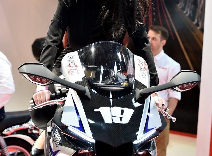Wystawa motocykli i skuterow 2015 modelka Yamaha