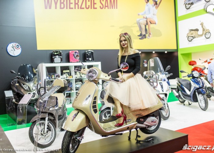 Warszawa Moto Expo 2017 laska na skuterze