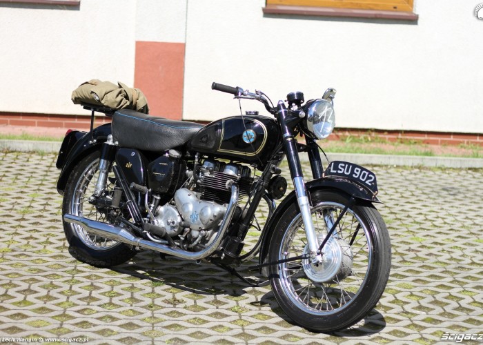 27 motocykl AJS z 1954 roku