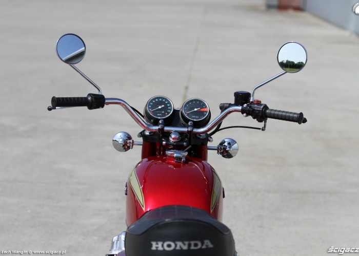 09 Honda CB 750 Four kokpit