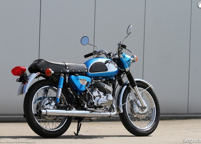 02 Kawasaki A7 Avenge niebieski