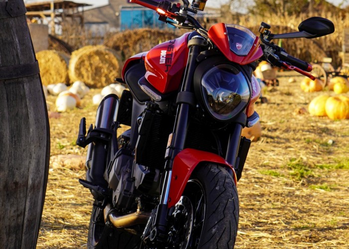 12 Ducati Monster Plus 2021 przod