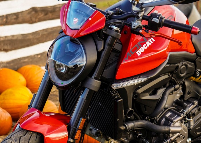 13 Ducati Monster Plus 2021 dynie