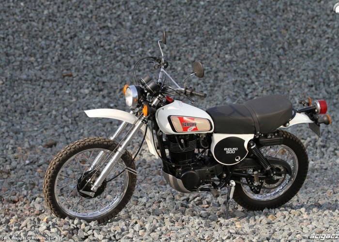 18 Yamaha XT 500 profil